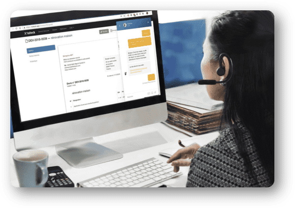 utilisatrice de Tolteck qui contacte le support illimité du logiciel via le chat de l'application