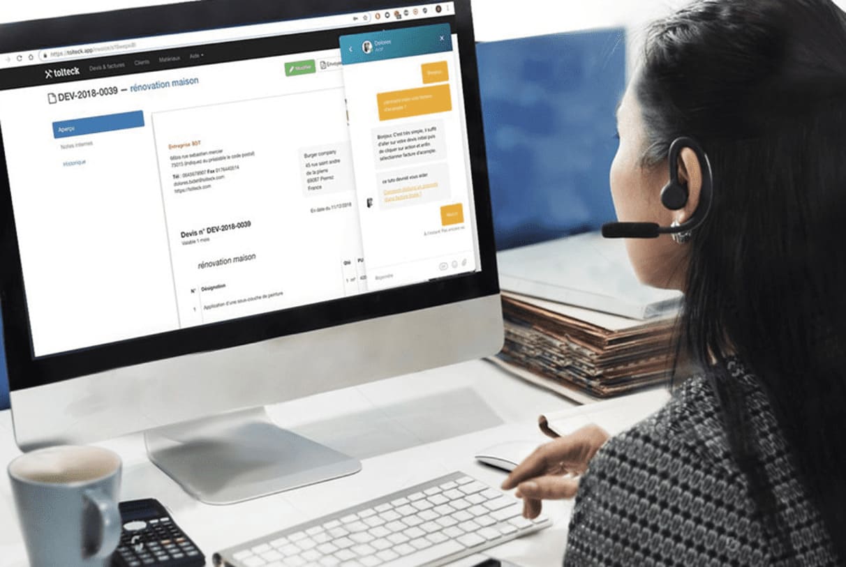 utilisatrice de Tolteck qui contacte le support illimité du logiciel via le chat de l'application