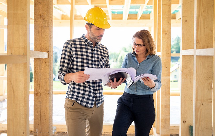 Artisans du bâtiment et son client
